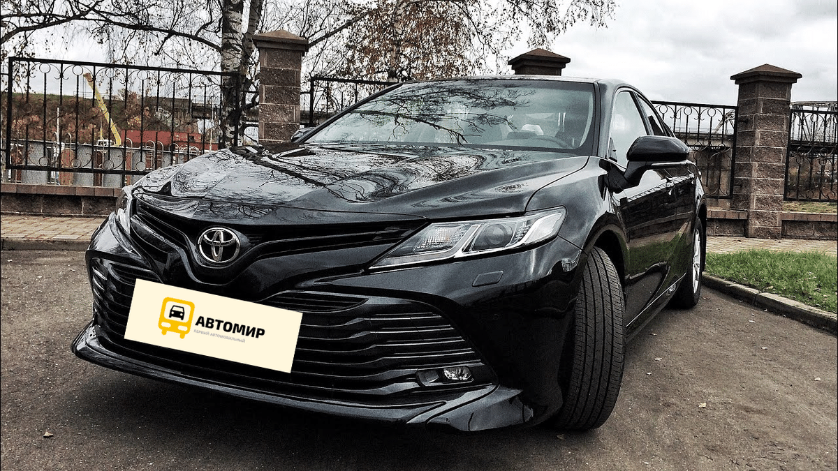 Внешне Камри выглядит очень бодро