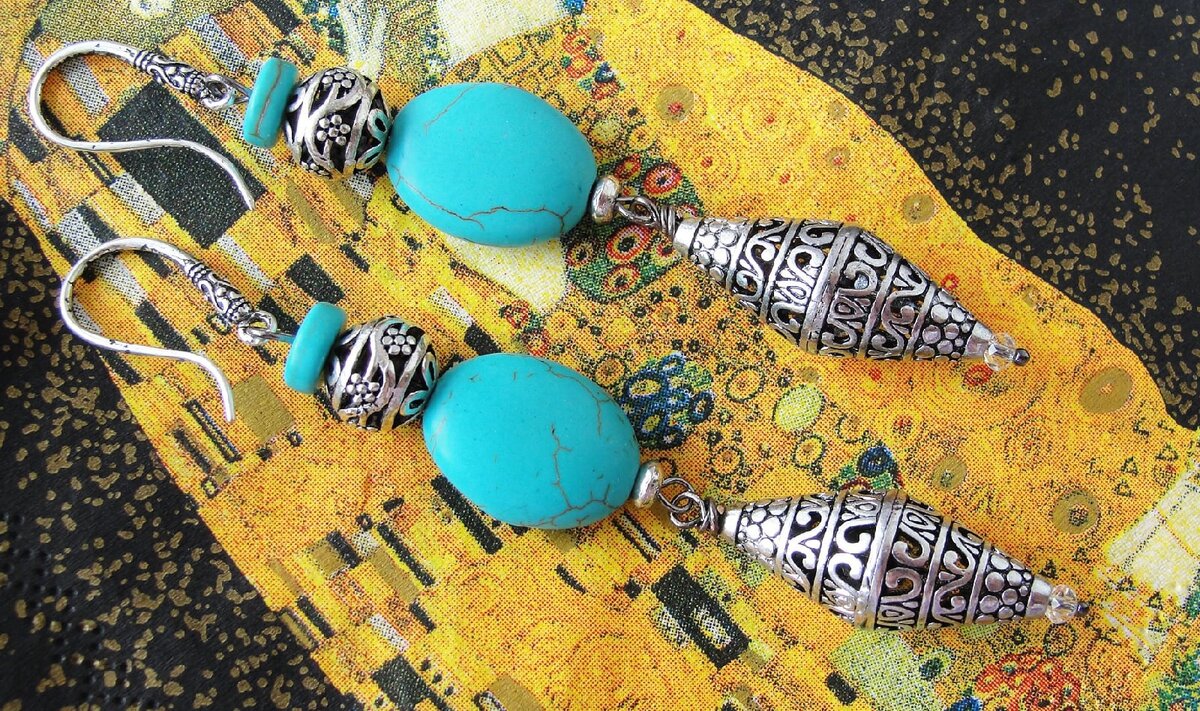 Камень турквенит способен нейтрализовать беспокойство и гнев, улучшает настроение, придает уверенность в себе, повышает способность к обучению новому, улучшает память и интуицию. 