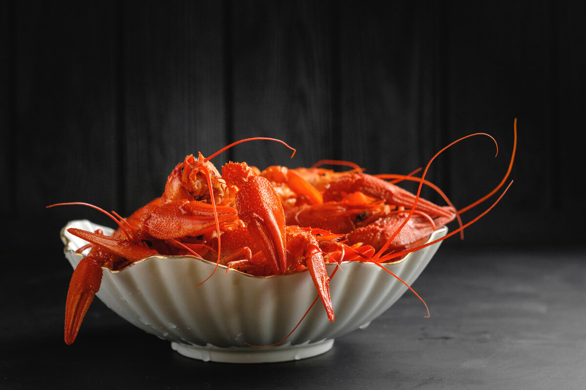 Раки в тарелке.