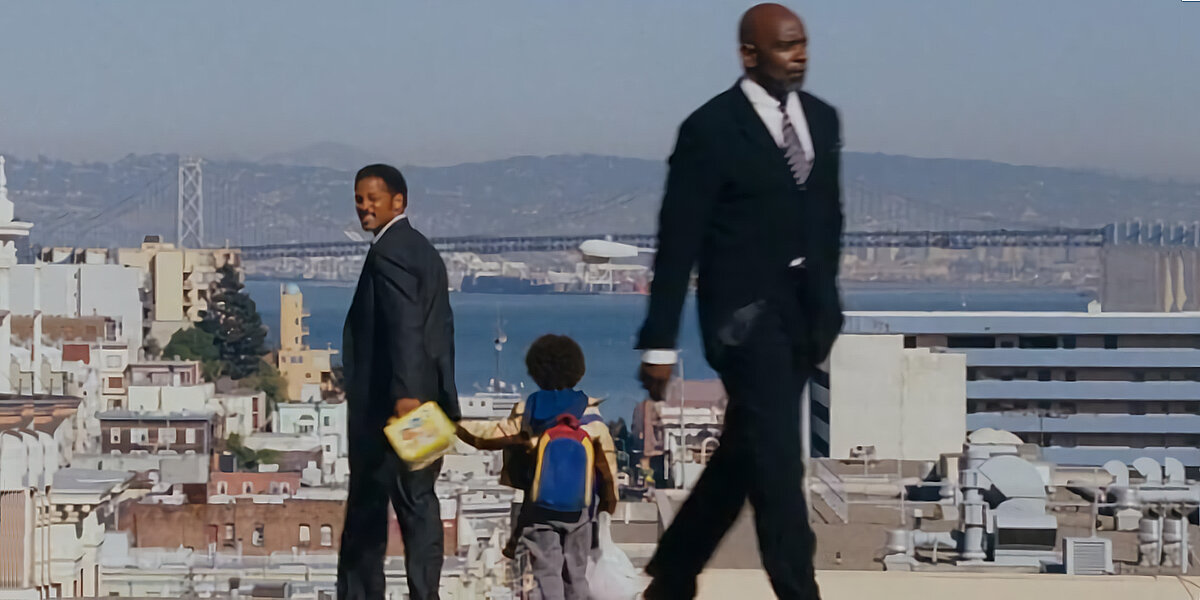 Кадр из фильма: Крис Гарднер в роли случайного прохожего 