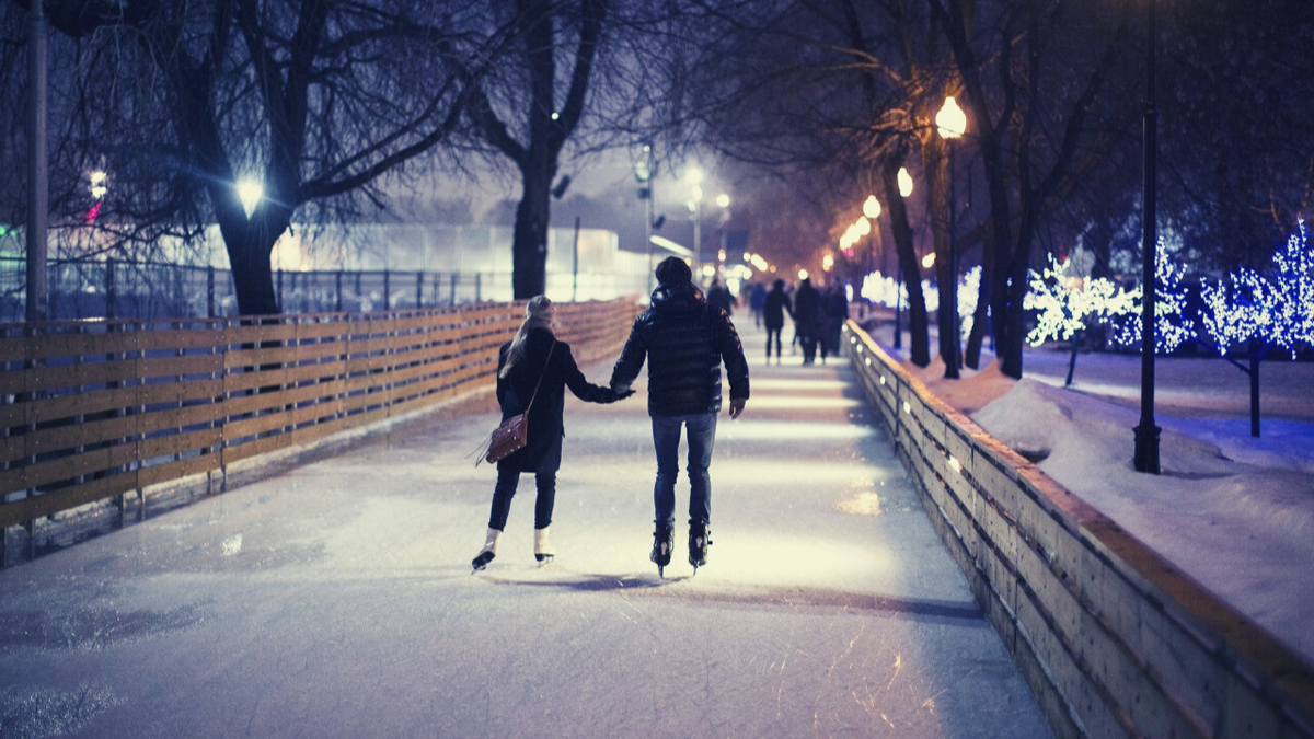 Встретится погулять. Вечерняя прогулка. Прогулка вечером. Влюбленные ночью на улице. Вечерняя прогулка зимой.
