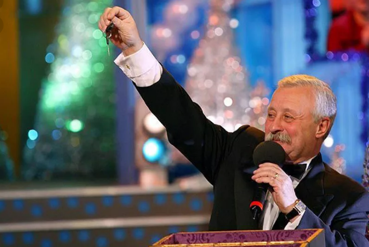 Главный автомобиледаритель страны - Якубович Леонид Аркадьевич. Фото с сайта kleo.ru.