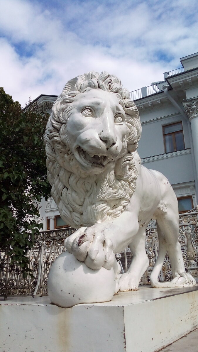 Недаром львы украшают многие дворцы, фото автора