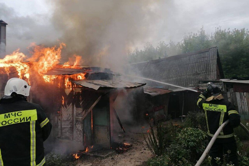     В Ельце сгорела пристройка к дому  Пресс-служба ГУ МЧС Липецкой области.