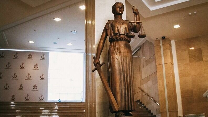     Семья Михаила Губина, осужденного за сексуальные действия с несовершеннолетними, теперь работает с известным московским адвокатом. Об этом сообщила жена тюменца, осужденного на 12 лет строгого режима. Они направили в суд кассационную и надзорную жалобы, а также написали обращения в 40 инстанций.