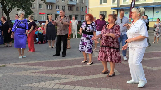 Под эту песню все начали танцевать!! От зари до зари говори, говори о любви. Поет Алла Сирож.