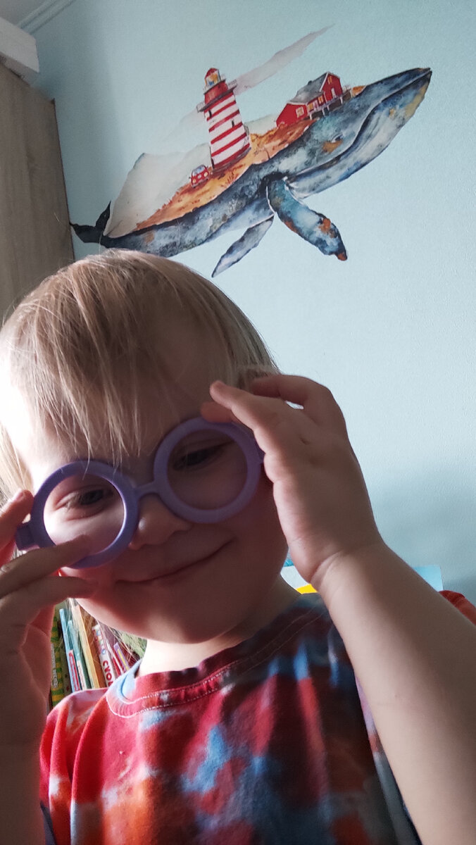 Игрушечные очки из набора стоматолога