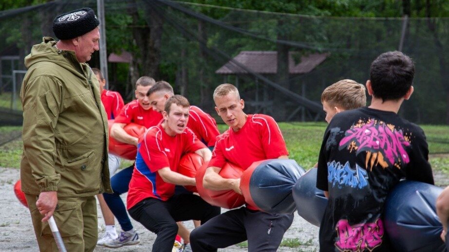     В краевом центре прошли войсковые этапы Всероссийского слета казачьей молодежи «Готов к труду и обороне», Всероссийской военно-спортивной игры «Казачий сполох» и Всероссийской спартакиады допризывной казачьей молодежи среди команд Уссурийского казачьего войска.