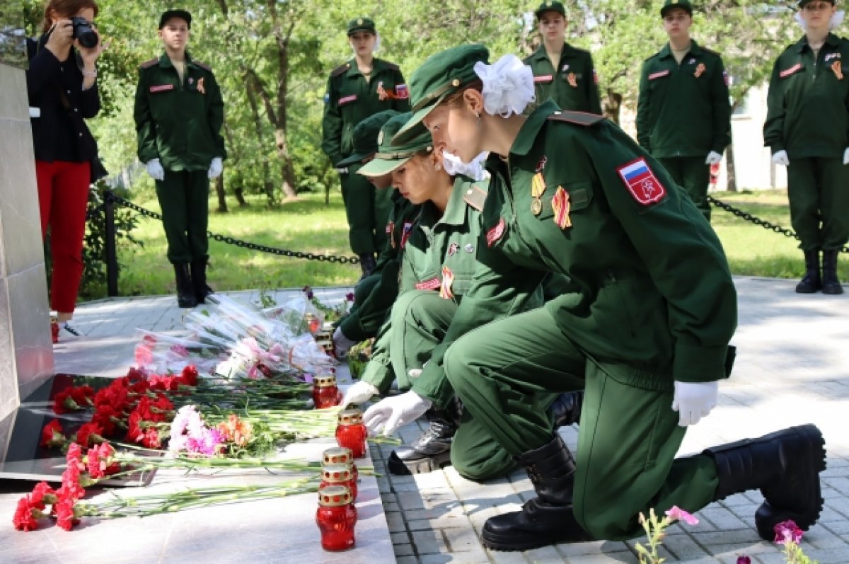    Хабаровские сотрудники ОМОН почтили память погибших во Второй мировой войне