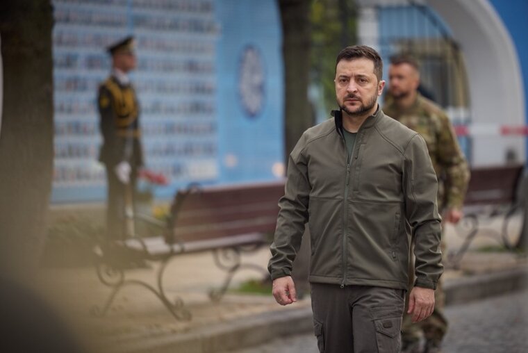    В Польше считают, что президент Украины Владимир Зеленский меняет вектор внешней политики в пользу Германии