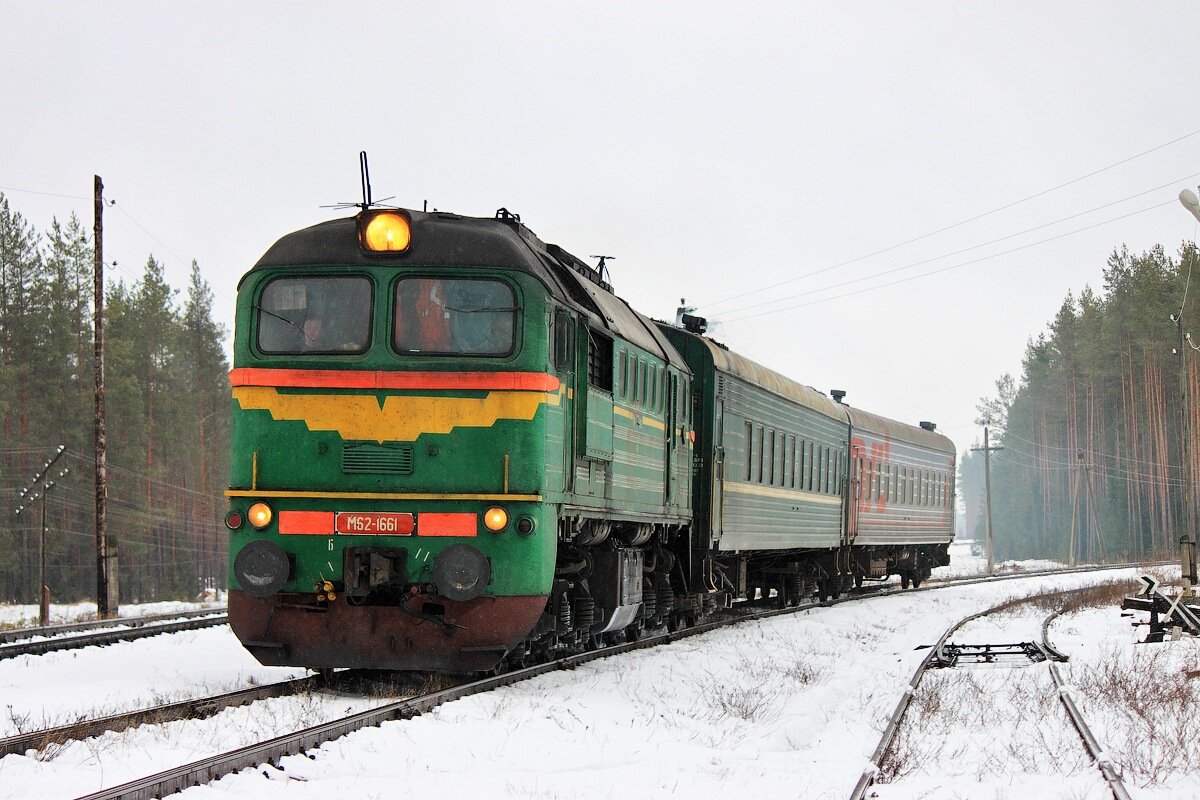 Поезд "Снежинка" прибывает на станцию Соблаго с тепловозом серии М62 в оригинальной зелёной ливрее МПС, ОКТ ж.д. Тверская обл. Фото: Денис Доронин