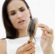 Следует знать, что 100-150 выпавших волос в день, это нормально. Но если это число превышено, это может быть сигналом о ряде проблем. Выпадение волос, может быть следствием нарушения гормонального фона и таких заболеваний, как проблемы гинекологического характера, диабет и т.д.Также на выпадение волос влияет и питание, как правило не здоровое. В подобной проблеме, стоит отказаться от полуфабрикатов, фаст-фудов, стараться питаться регулярно и подходить к диетам рационально, без фанатизма. Обязательно включите в свой рацион пищу богатую белком и клетчаткой, овощи, крупы и фрукты, будут в данном случае самым правильным выбором. Не забывайте также, что стоит принимать витамины.И напоследок