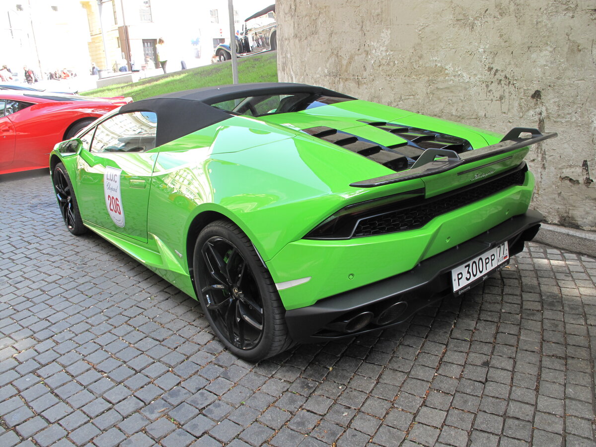 Lamborghini  Huracan 2017 года. Вид сзади.