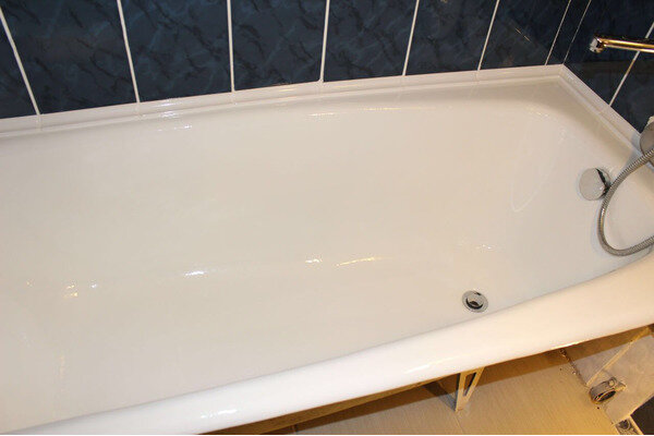 Покрытие старой ванны жидким акрилом в домашних условиях - преимущества и особенности