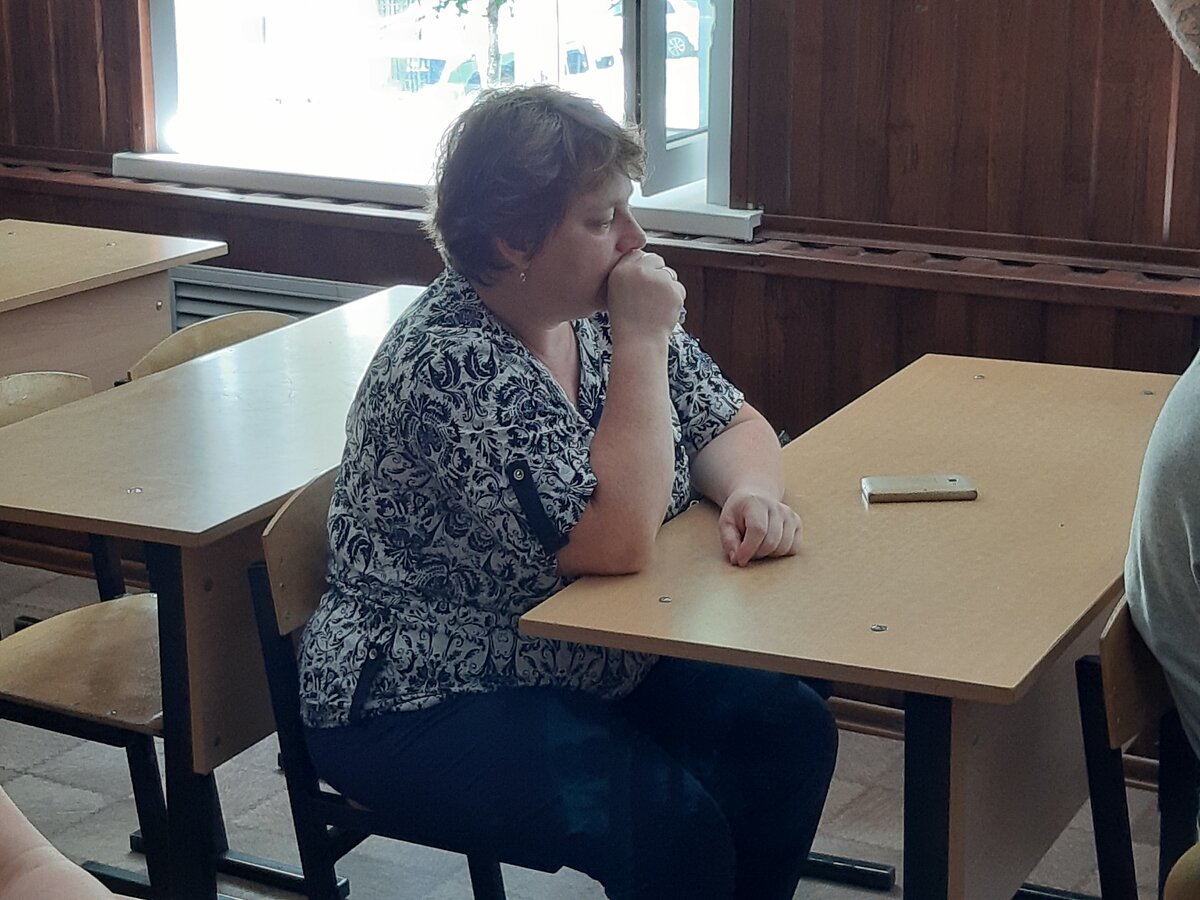 - Готовился ко всем экзаменам, у него была мечта, была цель, он видел себя штурманом на корабле. Учился хорошо, только «четвёрка» по русскому была, шёл на серебряную медаль. Мечтал поступить в военно-морское училище в Санкт-Петербурге, - рассказала Светлана, – в тот день он пришёл ко мне сразу же на работу и всё объяснил: «Мам, я даже не знаю, как так получилось. Сам не понял, как это всё произошло».