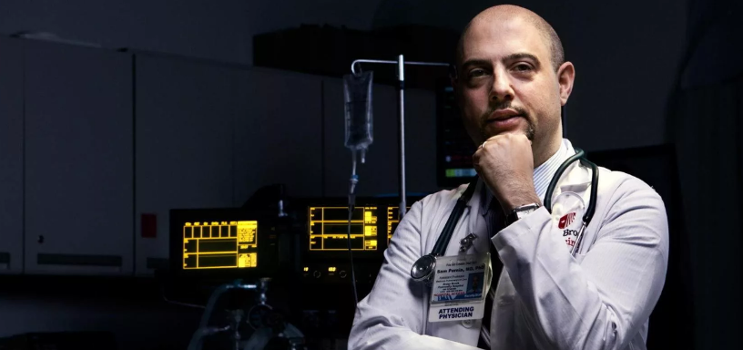 Сэм Парния, врач-реаниматолог, 4 года изучавший околосмертные состояния своих пациентов, которых он возвращал к жизни, опубликовавший научный доклад на эту тему