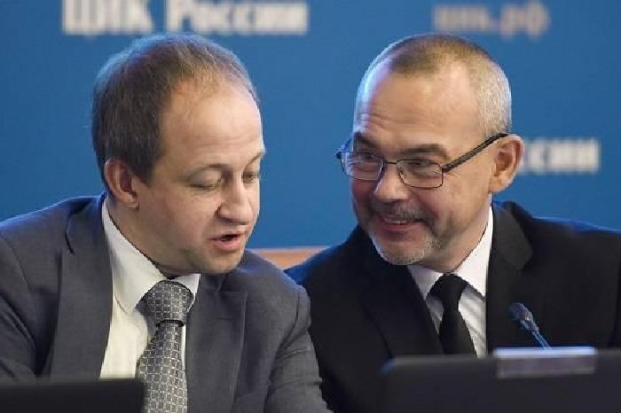 Члены ЦИК Евгений Шевченко и Александр Кинёв неоднократно выезжали в Петербург. Фото Дмитрия Коротаева, "Коммерсантъ" 