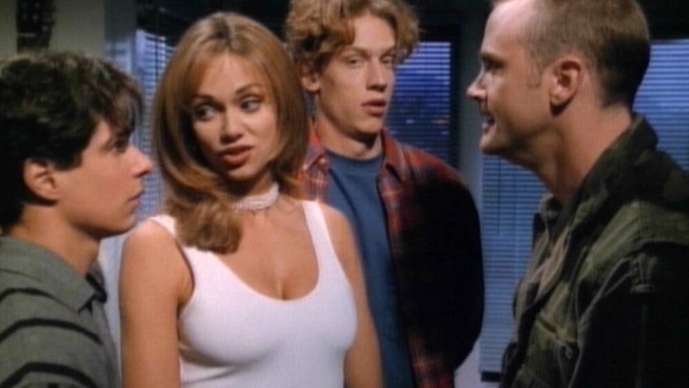 Кадр из сериала "Чудеса науки". Кто бы мог подумать о возможности отношений Чета и Лизы?