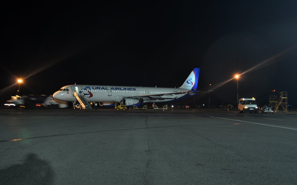 "Уральцы" на новой стоянке.  VQ-BOC - Ural Airlines - Airbus A321-231

