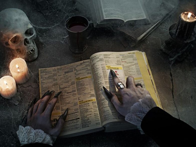 Точно никто не скажет, в какие времена и у каких народов впервые появилась легенда о Девяти неизвестных – тайных хранителях древних знаний и мудрости.

Кто-то из исследователей видит в этой легенде отражение судьбы наследников Девяти Царей окраины легендарной Атлантиды, когда-то служивших первому царю, великому Атласу.
Легендарный французский исследователь Жак Буржье в своей знаменитой книге «Утро Магов» подчеркнул:
«Возможно, Буменор (искаженный Нуменор), таинственный кельтский центр пятого века до н. э. — это не легенда, но о нем практически ничего не известно, хотя профессор Толкиен из Оксфорда ведет работу в этом направлении. Работа» Толкиена «высветила нам — Девять Назгулов-Улайров, странный союз «9-ти бессмертных, облаченных в могильный прах». Они — прямые потомки древних правителей окраинных земель, некогда подчиненных Великим Нуменором. А Нуменор — этого Толкиен и не скрывает, по меньшей мере, есть сказочное отражение легендарной Атлантиды.
Но большинство исследователей рассматривают версию, что эта легенда возникла в Древней Индии.
По этой версии в 273 г. до н.э. император Ашока выразил свое пожелание, что бы его многочисленные подданные жили в мире, счастье и полной безопасности и что бы люди с нечистыми помыслами никоим образом не смогли использовать достижения человеческого разума во зло. Ради этого Ашока и организовал тайное сообщество – Союз Девяти Неизвестных.
Использую все богатства и мощь Великой Империи, по некоторым сведениям, она включала в себя всю Индию, часть Индонезии, Малайзии и остров Цейлон, Союз провел основательную чистку достижений и научных открытий того времени. Со временем под контроль Девяти Неизвестных попал весь Мир. Они провели основательную зачистку достижений в таких сферах как, наук о природе и физиологии человека, исследования о вероятном будущем развитии человечества, и сведения о тайных и загадочных местах истории и древнейших допотопных цивилизациях. Что особо характерно, особых следов своей деятельности Союз Девяти никогда не оставляют, и для выполнения своей миссии всегда привлекают сторонних людей, которых используют в темную.
Некоторые исследователи связывают напрямую с Союзом, основание девятью храбрыми рыцарями ордена Рыцарей Храма – Орден Тамплиеров. Но вся его деятельность и вероятная кончина в пятницу 13 – го числа также покрыта тяжелой завесой тайны. В мире существует великое множество ученных посвятивших всю свою жизнь для разгадки хоть небольшой части их таинственной деятельности.
Более подробную информацию о тайном Союзе Девяти Неизвестных нам оставил Луи Жаколио, который в XIX веке служил французским консулом в Калькутте. Он был большим любителем древних манускриптов, и через его руки их прошло великое множество. Для потомков он оставил богатейшую коллекцию редчайших книг и манускриптов, которые в основном были посвящены тайнам древнейших цивилизаций и человечества. Он так же является автором нескольких романов.
Сам Жаколио в своих рассуждениях о Девяти Неизвестных был предельно категоричен – это историческая реальность и их деятельность продолжается на протяжении нескольких тысячелетий. Ему вторит краевед и исследователь тайн Земли Самарской О.В.Ратник. Ему удалось найти точные сведения, в одном из дореволюционных изданий, сведения что штаб-квартира Союза находилась на Юге Самарской губернии.
Очень интересные сведения о Союзе оставил Талбота Мэнди, который более 25 лет служил в полиции Индии. В своей книге он утверждает, что Девять Неизвестных реально существующий союз, и каждый из Девяти является хранителем одной из книг, которые содержат тайные знания об одной из определенной науке, и они постоянно пополняются:
1. Первая полностью посвящена психологии, искусство ведения психологической войны. Мэнди отмечает, что из всех земных наук это самая опасная. Овладение психологией толпы и полный её контроль, что позволяет обладателю этой науки управлять всем Миром.
2. Вторая – о физиологии. В ней описывается как держать под контролем отдельно взятого человека, учитывая его физиологические особенности, как можно его убить или оживить одним прикосновением к определенным точкам на теле.
3. Третья – о микробиологии и защитным коллоидам, которые позволяют защитить человечество от убийственных вирусов. Но она служит не только как защита, но и как средство убийства.
4. Четвертая – о металлах. Алхимия одно из ответвлений этой науки. Но если алхимикам не удалось получить эликсир вечной жизни, и из свинца золото, то здесь есть все сведения как этого добиться.
5. Пятая – о средствах связи. Подробнейшее описание об открытиях нашей цивилизации и допотопных о простых и надежных средствах связи, которые могли бы позволить связываться не только в нашем мире, но и с внеземными цивилизациями.
6. Шестая – о тайнах гравитации.
7. Седьмая – о космогонии, о законах развития Космоса, или другими словами о Космических законах развития цивилизаций.
8. Восьмая – об энергии света.
9. Девятая – о социологии, о законах развития общества на различных его этапах. Правильное их понимание позволяет избежать многих ошибок при развитии цивилизации.
С Союзом так же связывают и тайну воды Ганга. Великое множество паломников, многие из которых зачастую заражены различными болезнями, делают в нем омовения без всякого видимого причинения вреда здоровью окружающим. Священная вода омывает и очищает ВСЁ.
По версии Жаколио стерильность воды и её антибактериологические свойства возникли после постройки тайного Храма Девяти высеченного в горах в районе истока Ганга.
Легенда о Союзе Девяти Неизвестных за более два десятка обросла многими небылицами и мифами, но истина о деятельности этого союза всегда скрыта от взора человеческих глаз. Но как бы это ни было, возможно эти хранители множество раз смогли предотвратить нашу гибель. Они защищают нас от нас самих. Их собранные, за два тысячелетия, открытия постепенно внедряются в нашу жизнь, помогая нам познать тайны человеческого бытия и законы мироздания, но все это происходит в столь дозированной форме и постепенно, только тогда, когда человечество готово их принять.
Но вернемся к Жаколио, почему он в своей версии поместил Девять Неизвестных к нам в Россию, в Самарскую губернию?
Отвечая на этот вопрос О.В.Ратник, перерыв все свои архивы и вот что, он смог установить: археологами был раскопан один из курганов, он был датирован концом III началом II тысячелетия до нашей эры. Курган был высыпан из земли с добавлением мелких камней. В самом кургане археологи обнаружили скелет мужчины, с богатыми для того времени погребальными вещами. На заре нашей эры курган попытались ограбить, для этого грабители вырыли в виде воронки яму, но попасть в само погребение не смогли. Поэтому археологам досталась богатая добыча.
Археологи выдвинули версию, что вся система погребальных курганов, расположенных в данной местности принадлежит Ариям. Прародителям всех индоевропейских народов. В интересующем нас кургане, среди прочих вещей ученые обнаружили весьма своеобразный меч-палицу, выполненный из меди, весом более 1,5 кг. По своему внешнему виду напоминает священное оружие «Ваджри», бога-грозы древней Индии.
Во время раскопок этого кургана происходили довольно странные и мистические вещи, некоторых участников экспедиции посещали «вещие сны» и видения. Если убрать всё несущественное и шелуху, вырисовывается следующая картина: Над холмистой долиной возвышается некая черная башня, и из нее каждую ночь выходят, девять фигур, закутанных в темные плащи – накидки. Тьма уходит и наступает рассвет. Вдалеке видны пылающие поселения и вновь – эти девять таинственных фигур, которые огненными кнутами подгоняют толпу людей вдоль реки к холмам.
«Машины», странного вида копающие землю и прокладывают какие-то тоннели и люди рабы, возводящие мощные укрепления вокруг этой Черной башни. Эту картину сменяет другая – появляются всадники на низкорослых лошадях они вооружены дротиками и пращами, они сражаются с «девятью». Их предводитель высокий белый человек с развивающейся седой бородой. Всадники нападают и падают, сгорая в ударах молний. Порой кажется, что все что делают всадники напрасно и их атака обречена на провал, но время как бы растягивается и картина меняется, но очень и очень медленно, и теперь становится ясно, что не только «таинственные девять» могут повелевать небесным огнем.
Седой человек выдвигается вперед и в мольбе к высшим силам простирает свои руки к небу, и вот уже одна за одной вспыхивают огнем темные фигуры.
Оставшиеся начинают отходить к свей Башне. Всадники преследуют их, но уже впереди них катится огненный вал. Он охватывает Башню, тьма сгущается и когда она расступается проступает совсем иная картина… Погребальный обряд – всадники хоронят своего предводителя. Над его могилой возводят огромный курган и небольшими группами расходятся по степи.
Что это, «вещие сны» или «хронологические миражи», которые даются человеку, что бы он смог разобраться в тех событиях, которые происходили в незапамятные времена.
В этой истории явно просматривается связь Союза Девяти Неизвестных с еще одной загадочной легендой – Магами Башни Зеленой Луны, так же количеством «девять». Эти «маги» попытались остаться на территории Самарской Луки, но потерпели поражение в длительной войне с седобородыми призрачными старцами.
Как бы там ни было, легенд о Девяти в мире великое множество, и все они нам повествуют о неких магических силах, стоящих на страже нашего человечества и якобы оберегающих нас от нашей же глупости. 