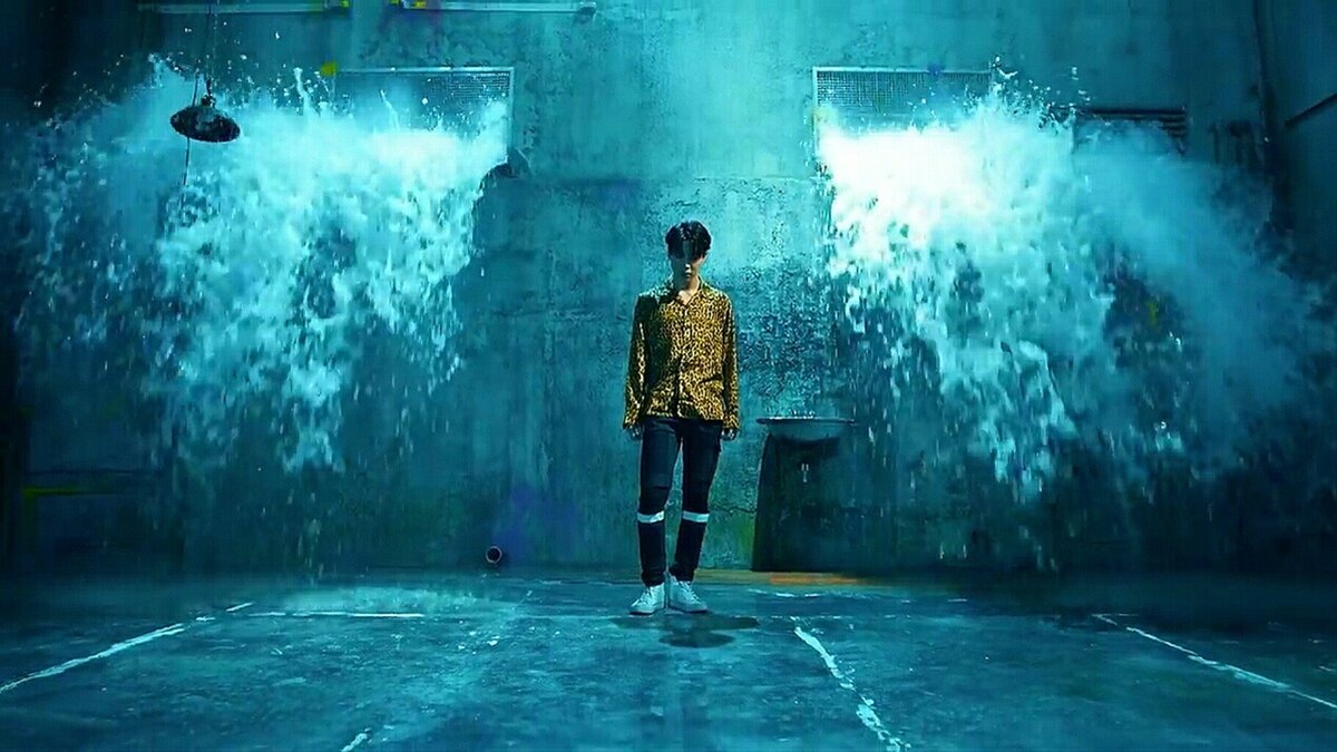 Кадр из клипа "Fake love" (Big Hit Entertaiment)