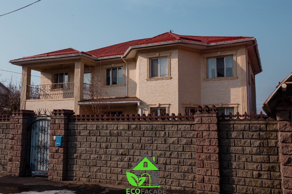 Вариант отделки фасада жидким травертином