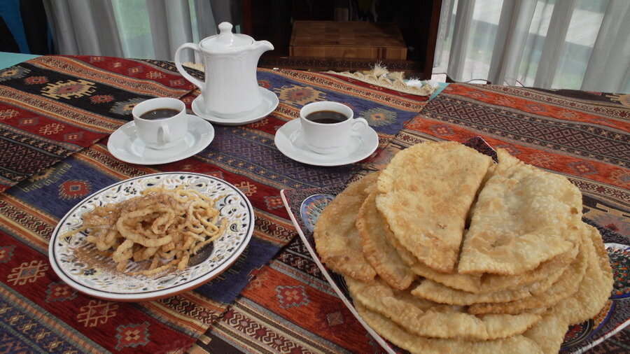 Чебуреки в тандыре - хорезмская гумма