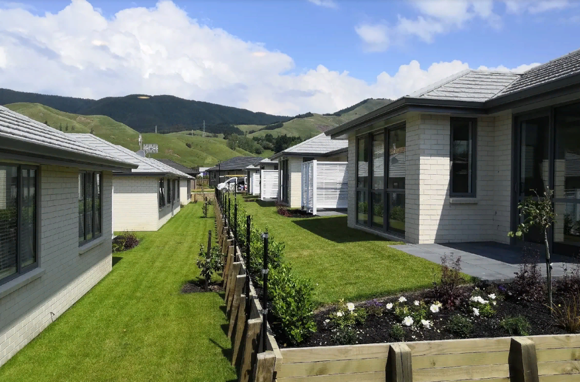 Поселки для пенсионеров в Новой Зеландии: почему пожилые соглашаются проживать в таких домах