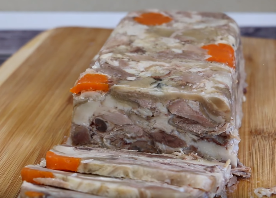 Зельц из рульки. Зельц сальтисон. Зельц из рульки. Зельц из свиной рульки. Свиная рулька сальтисон.