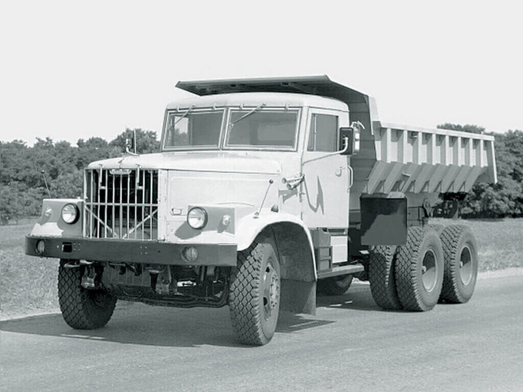 Символ советских строек самосвал КРАЗ-256