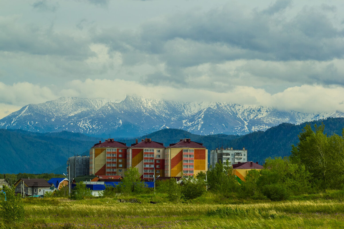 Саяногорск фото из for-ua.info Новые дома в 10 микрорайоне.
