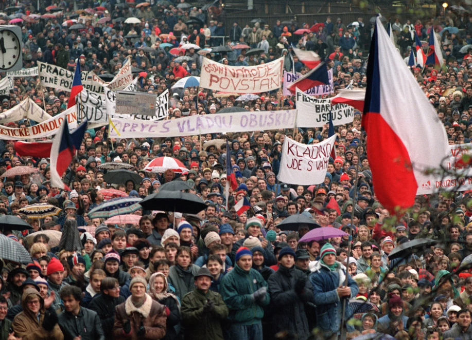 Революция в европе год. Бархатная революция в Беларуси. Бархатная революция в рекламе. Участники бархатной революции в Чехословакии. Причины бархатной революции в Югославии