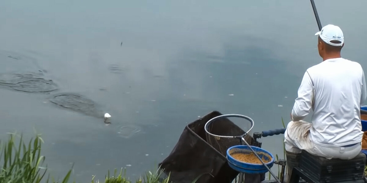 Рыболов-спортсмен на чемпионате России по ловле на поплавочную удочку. Фото автора