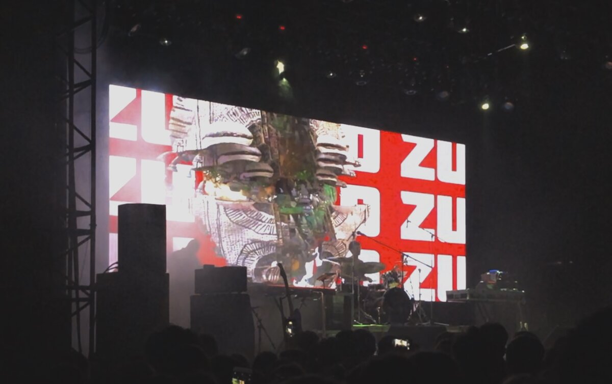 Стоит отдать должное VJ. Визуальное сопровождение было на высоте.