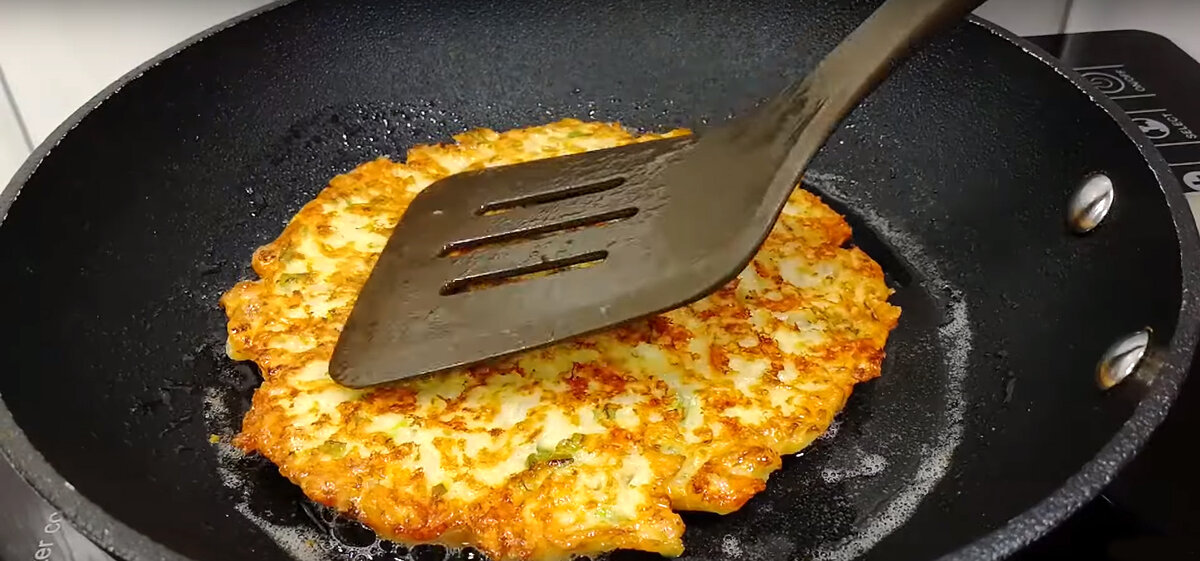 Смешал и готово! Полезный завтрак с овощами, зеленью и сыром за 15 минут