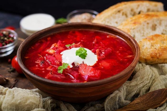 Славянское народное блюдо - борщ.