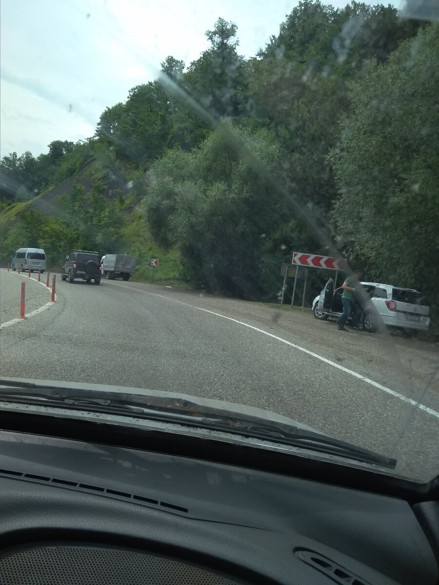 дорога отличная,даже в горах