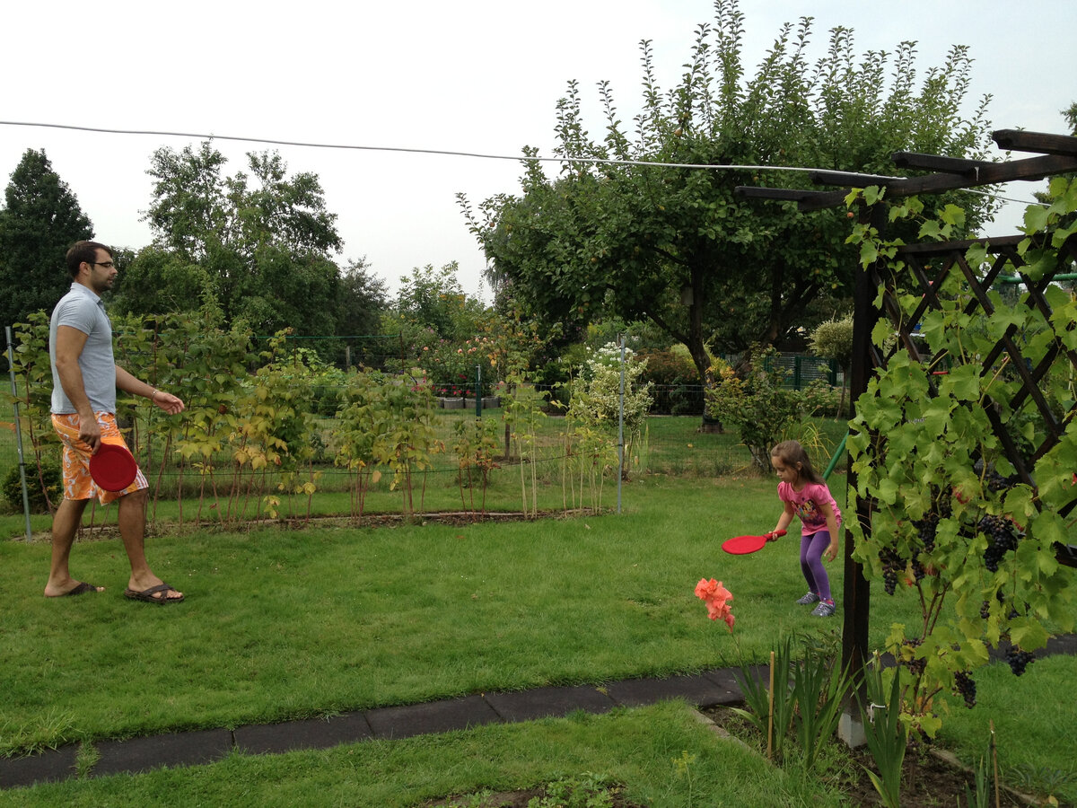 Досуг на даче бабушки и дедушки