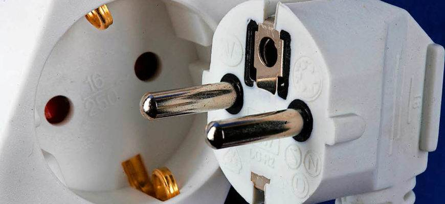 Перед началом монтажных работ вам нужно удостовериться, в том, что кабель с вилкой не подключены к сети 220 Вольт! Это нужно для того, чтобы избежать удара электрическим током!