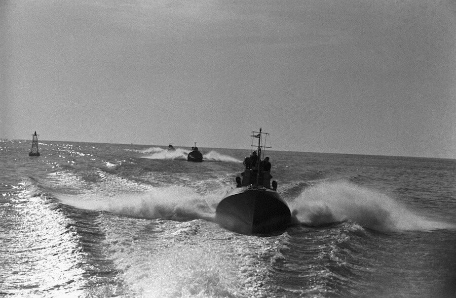 Великая Отечественная война 1941—1945 годов. Сентябрь 1941 года. Торпедные катера охраняют подступы к городу с моря.Я. Халип / РИА Новости