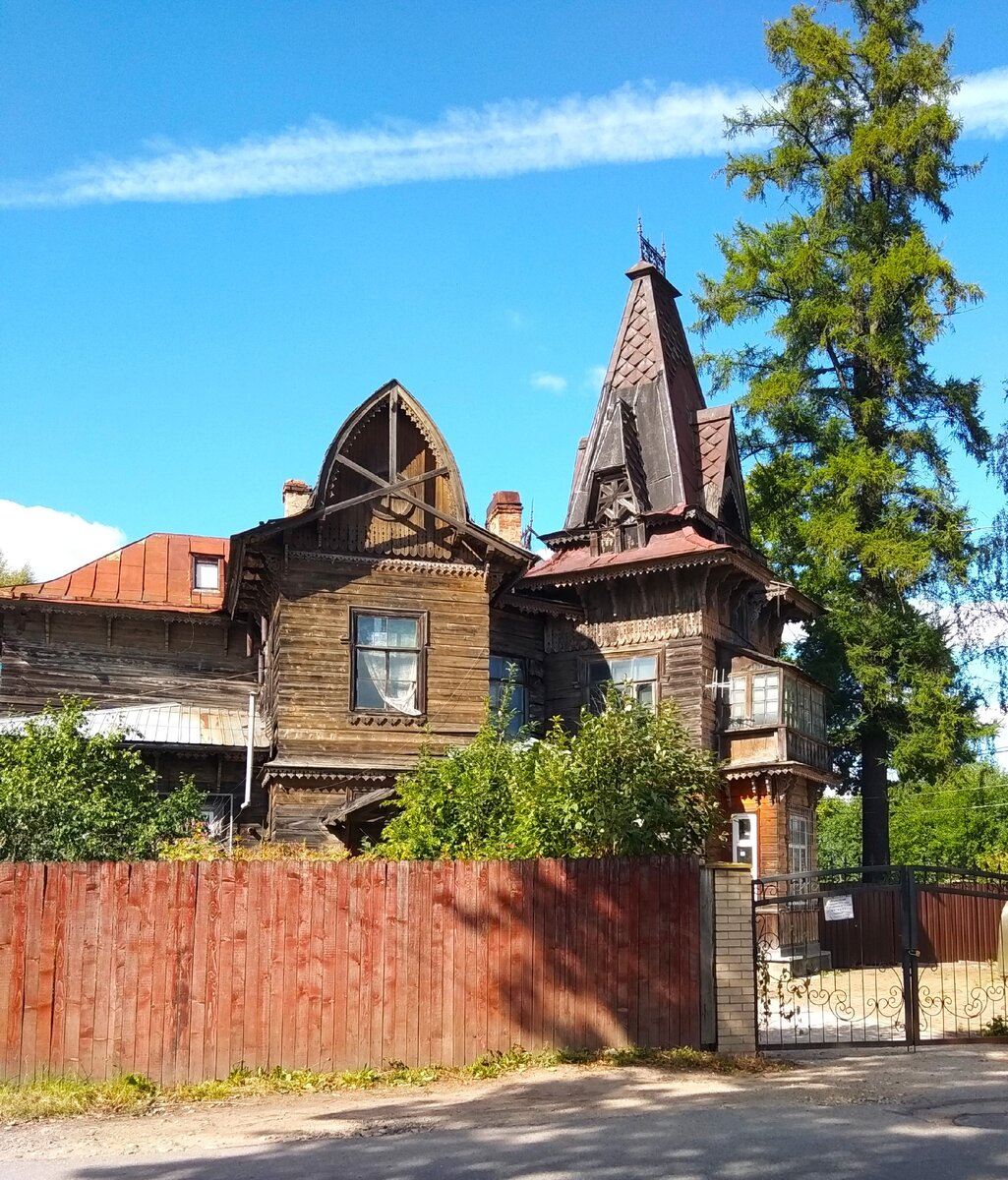 "Дом с башней"