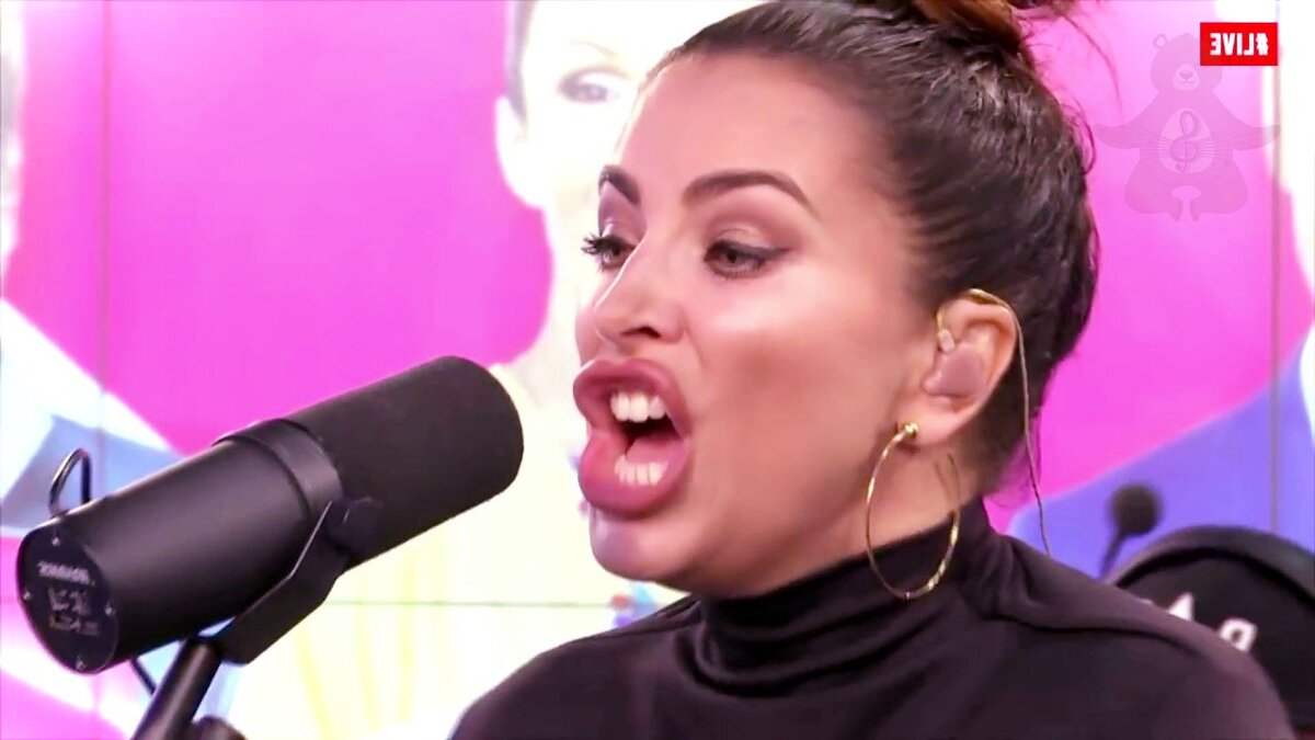 звезды исполняют. звезда поет. знаменитости поют. звезды исполняют. бейонсе на сцене.