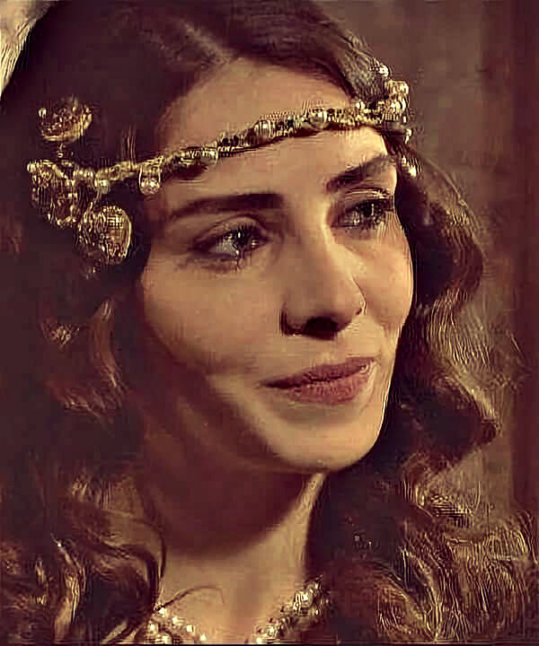 Кольцо махидевран. Кольцо махидевран. Махидевран красивая. Нур феттахоглу махидевран. Махидевран и сулейман.