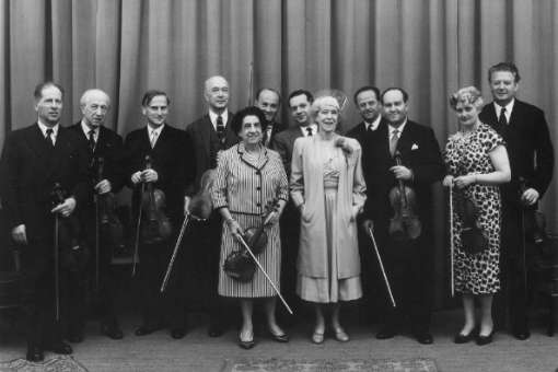 Члены жюри конкурса королевы Елизаветы в 1959 году и сама королева Елизавета Бельгийская. Фото https://bachtrack.com/