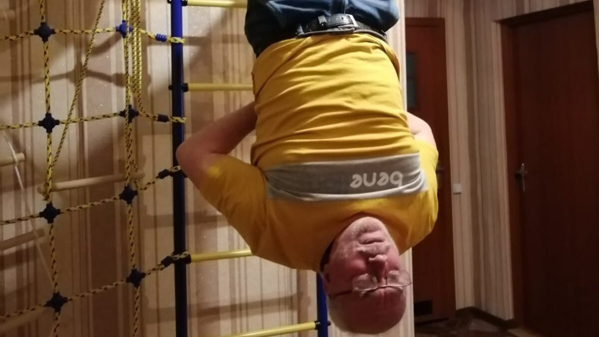 А где же корона?  Корона упала.