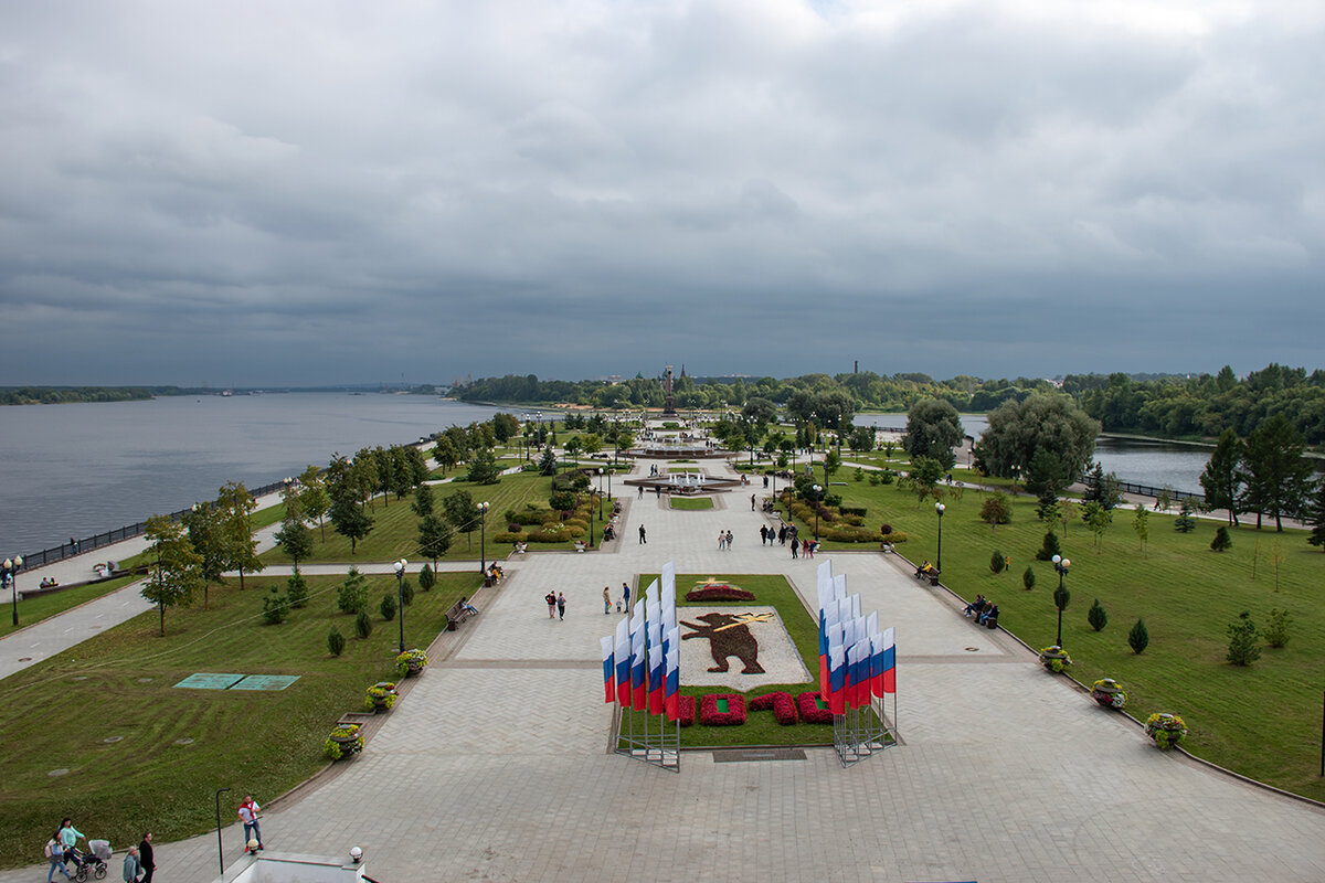 Стрелка ярославль. Парк тысячелетия стрелка Ярославль. Васильевская стрелка Ярославль. Стрелка Ярославль 2021.