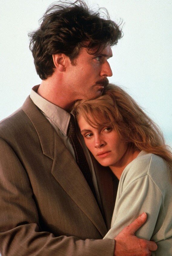 Кадр из фильма “В постели с врагом”, Патрик Бергин в роли Мартина и Джулия Робертс в роли Лоры