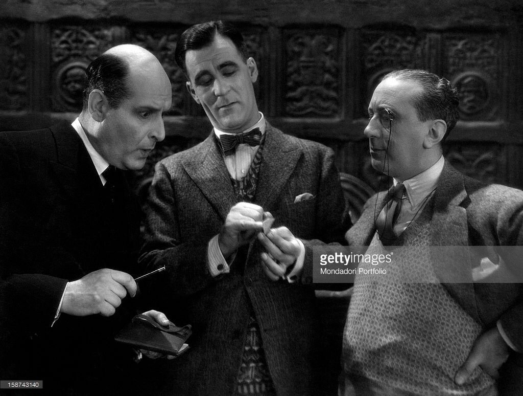 Остин Трэвор (в центре)