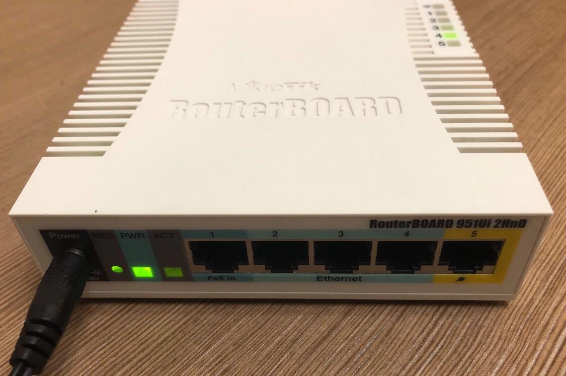 Самая популярная модель MikroTik RB-951 2hnd.
