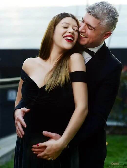 Озджан со своей женой Фейзой 